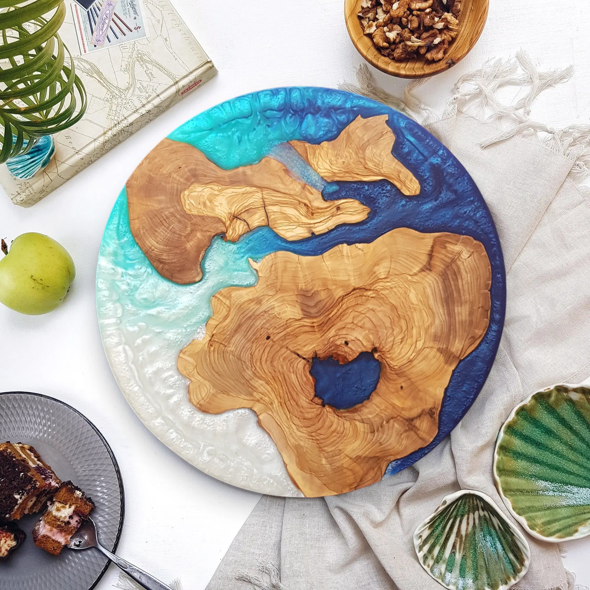 Azure Coast – Round Olive Wood & Ocean Blue Epoxy Serving Board KitchenResinArt